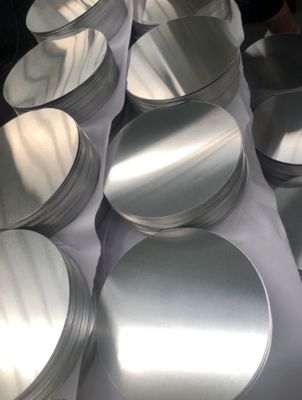 Lightweight Silvery Aluminum Circles and Discs 0.3-6.0mm Thickness for Reflective Projects